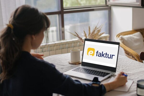Faktur Pajak Manual dan e-Faktur: Kenali Mana yang Lebih Efisien Faktur Pajak Manual dan e-Faktur: Kenali Mana yang Lebih Efisien