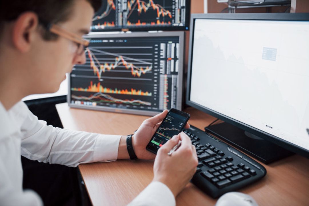 Jasa Pialang Asuransi dan Saham, Bagaimana Kewajiban Pajak Atas Jasa ini?