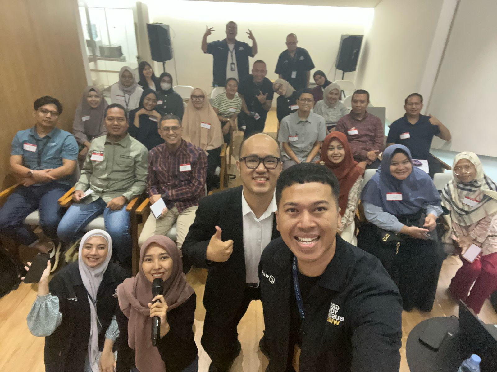 Business owner hadiri seminar pajak FlazzTax bahas efisiensi pajak usaha dan sistem Coretax terbaru.
