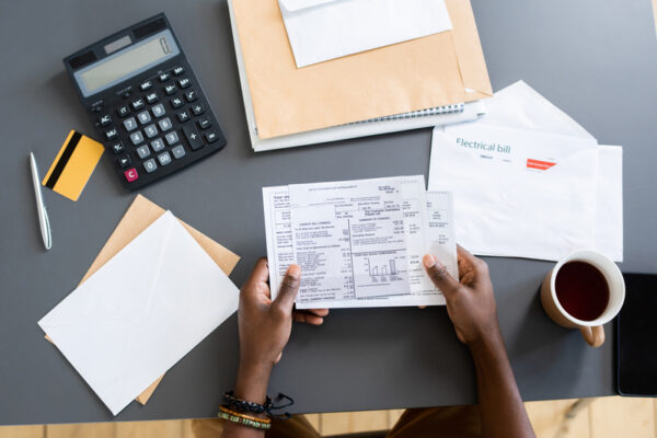 Masih Bingung Bedakan Invoice dan Faktur Pajak? Ini Penjelasan Sederhana dan Pentingnya Mengetahui Perbedaannya Masih Bingung Bedakan Invoice dan Faktur Pajak? Ini Penjelasan Sederhana dan Pentingnya Mengetahui Perbedaannya
