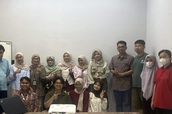 Foto Bersama Foto Bersama Peserta Seminar Pajak SP2DK oleh FlazzTax x El Samara di Solo
