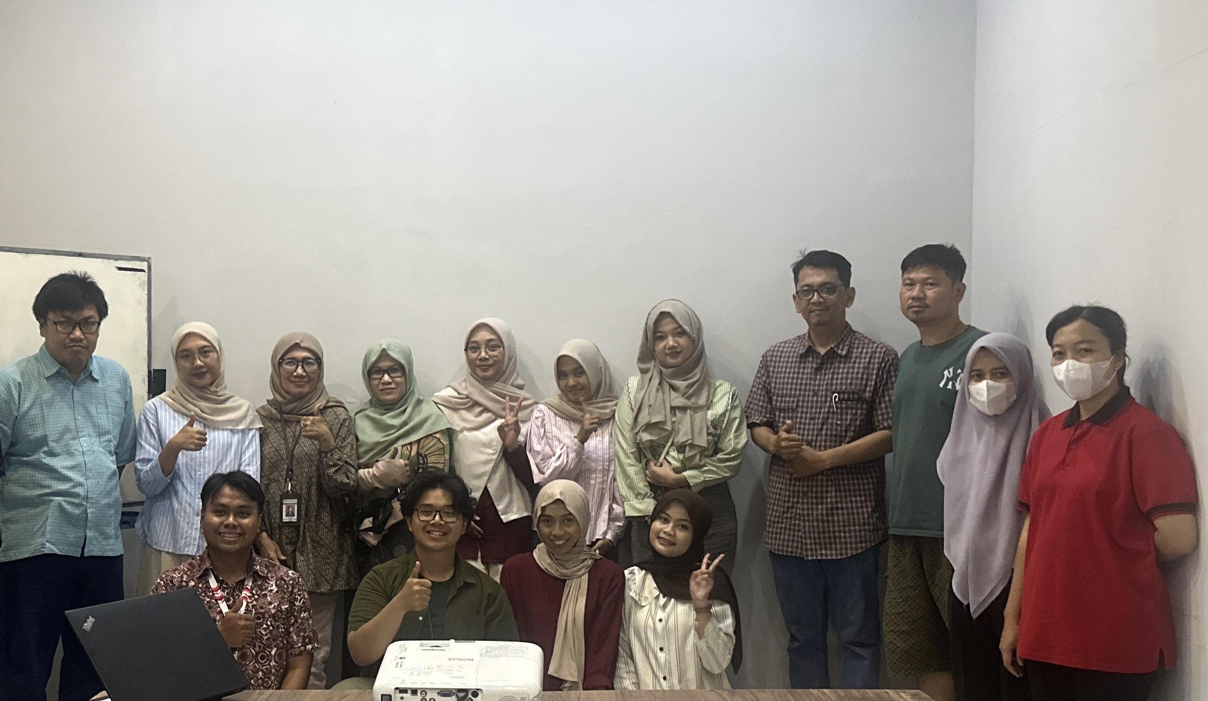 Foto Bersama Peserta Seminar Pajak SP2DK oleh FlazzTax x El Samara di Solo