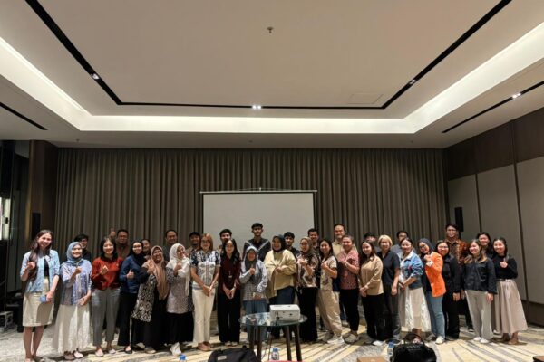 Foto Bersama Peserta Seminar Pajak SP2D by FlazzTax x HQuarters di Bandung