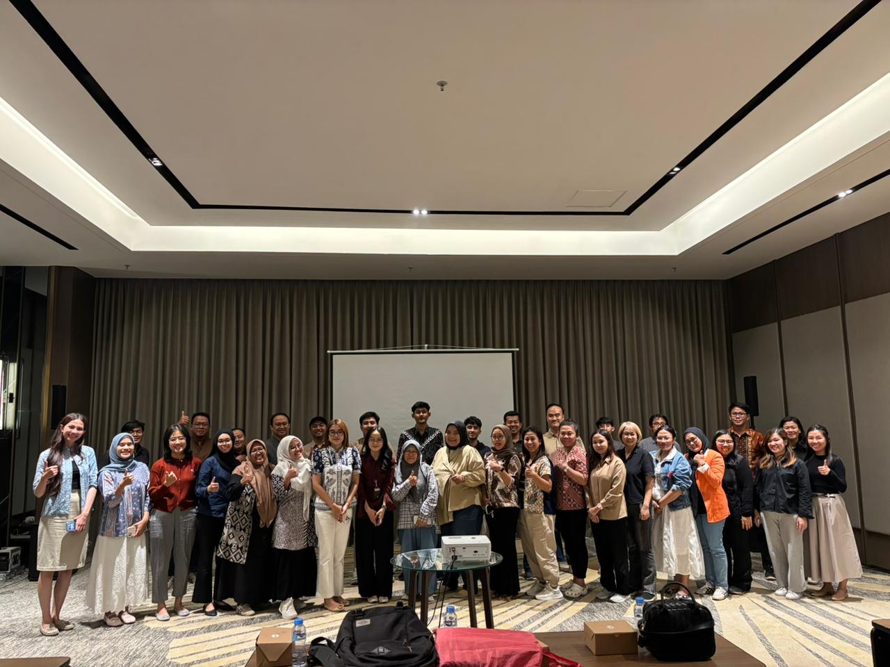 Foto Bersama Peserta Seminar Pajak SP2D by FlazzTax x HQuarters di Bandung